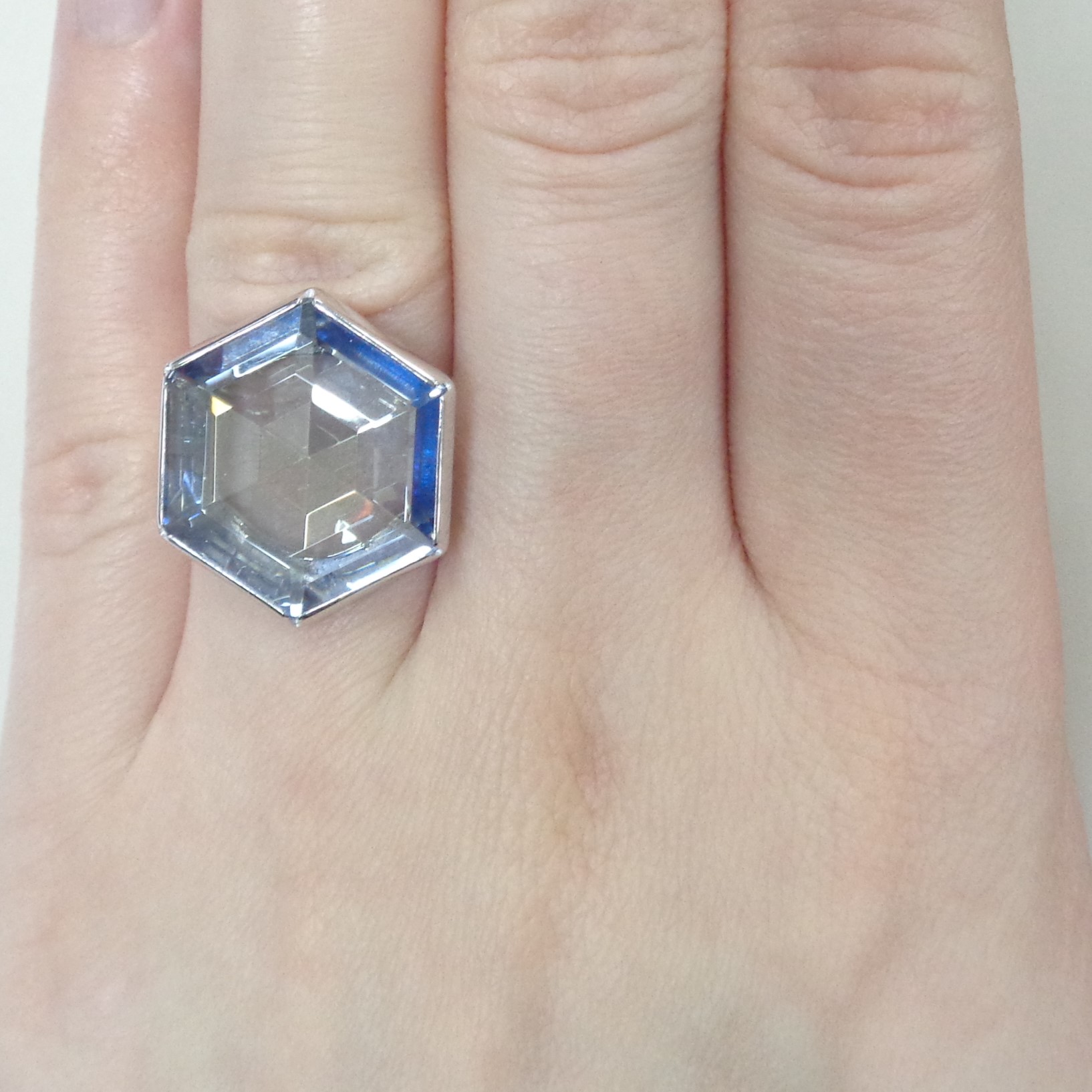 Серебряное кольцо с синим горным хрусталем